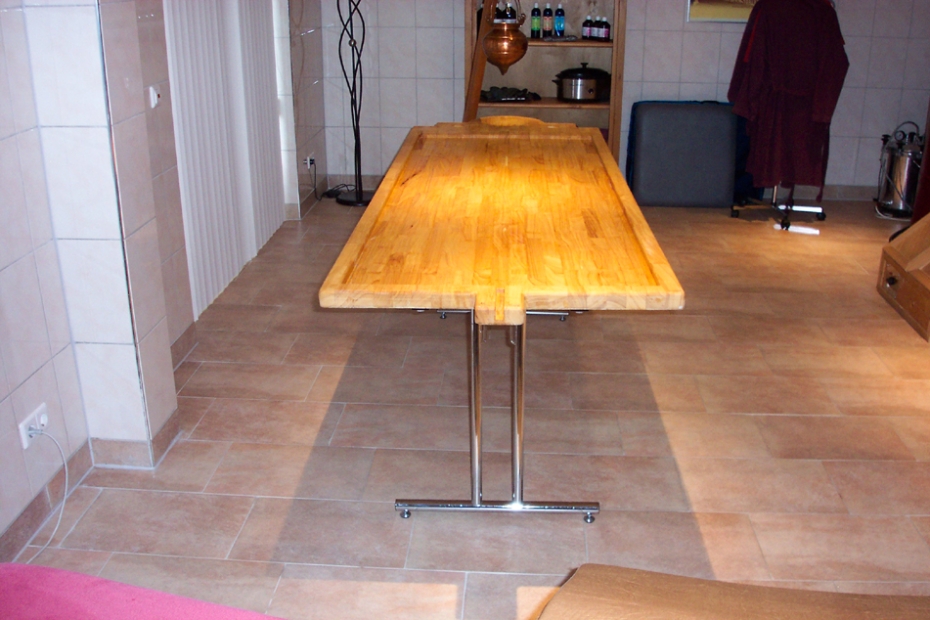 Dhroni Ayurveda massagetafel